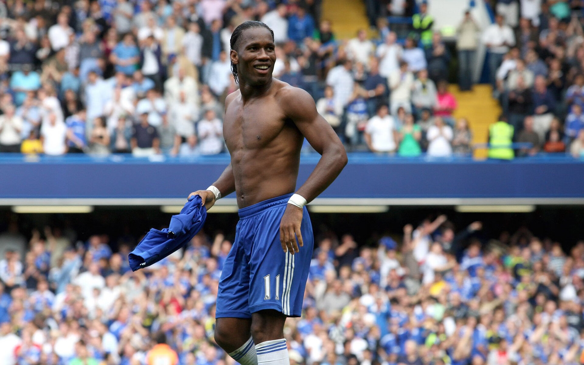 九游下载中心-英超联赛观众人数持续上涨，气氛火热，英超场均观众